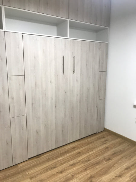 Jauns: Sienas gultas komplekti 140-160 x 200 cm matracim ar plauktu sistēmu un dīvānu