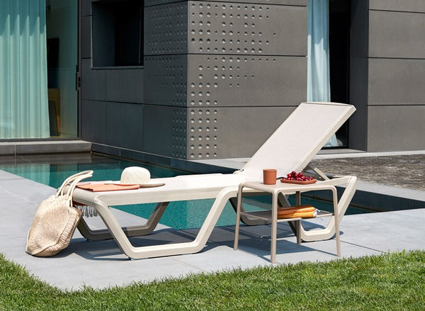 VELA sun bed, stackable up to 20 pcs