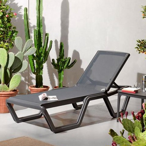 VELA sun bed, stackable up to 20 pcs