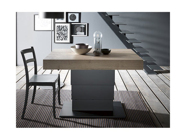 Norma stackable indoor/outdoor chair by Altacom Italia