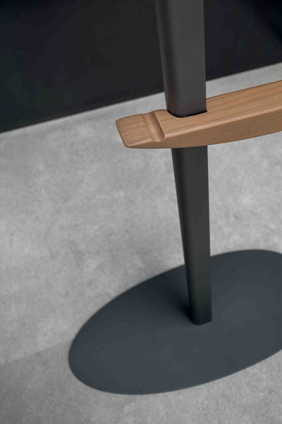 Charlie drēbju statīvs – elegants valet stand guļamistabai
