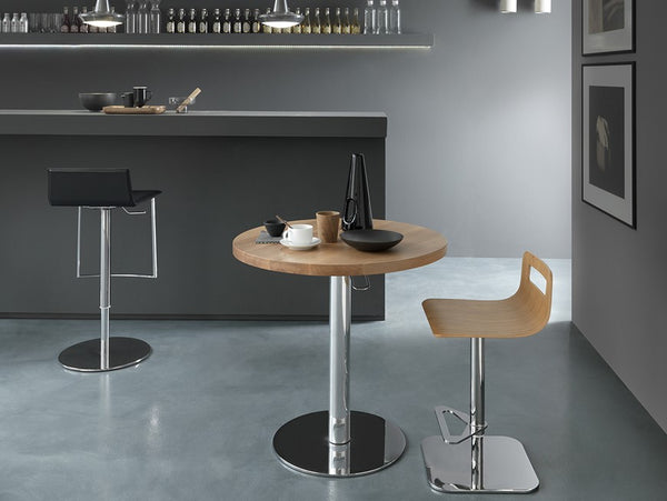 Center, height adjustable table by Altacom Italia
